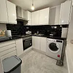 Cozy 2-Bedroom Retreat In Kilburn London Sf8