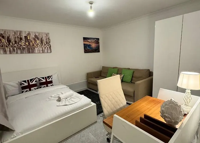 Cozy 2-Bedroom Retreat In Kilburn London Sf8