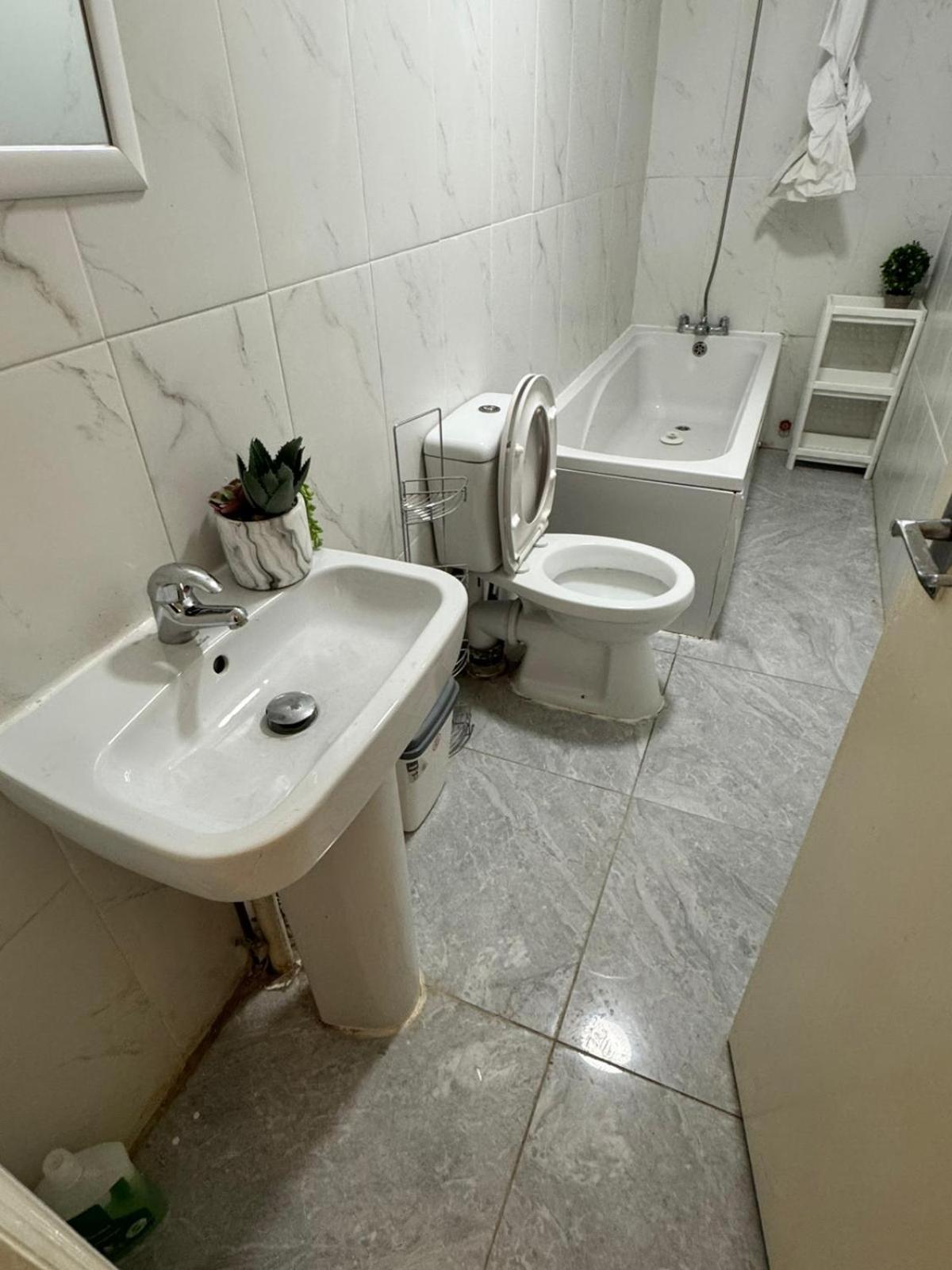 Cozy 2-bedroom Retreat In Kilburn Sf8 Apartment London